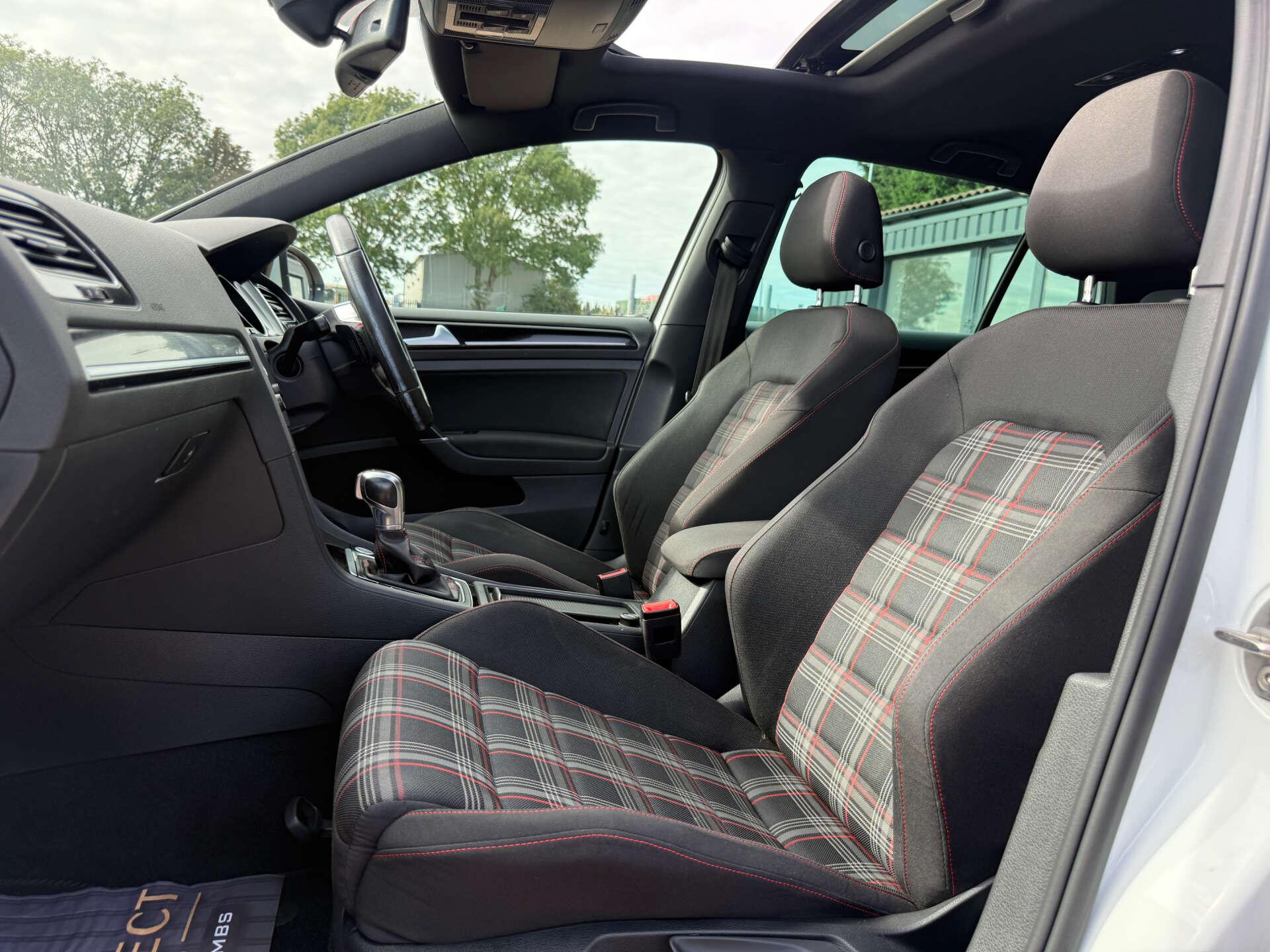 Volkswagen Golf view 85
