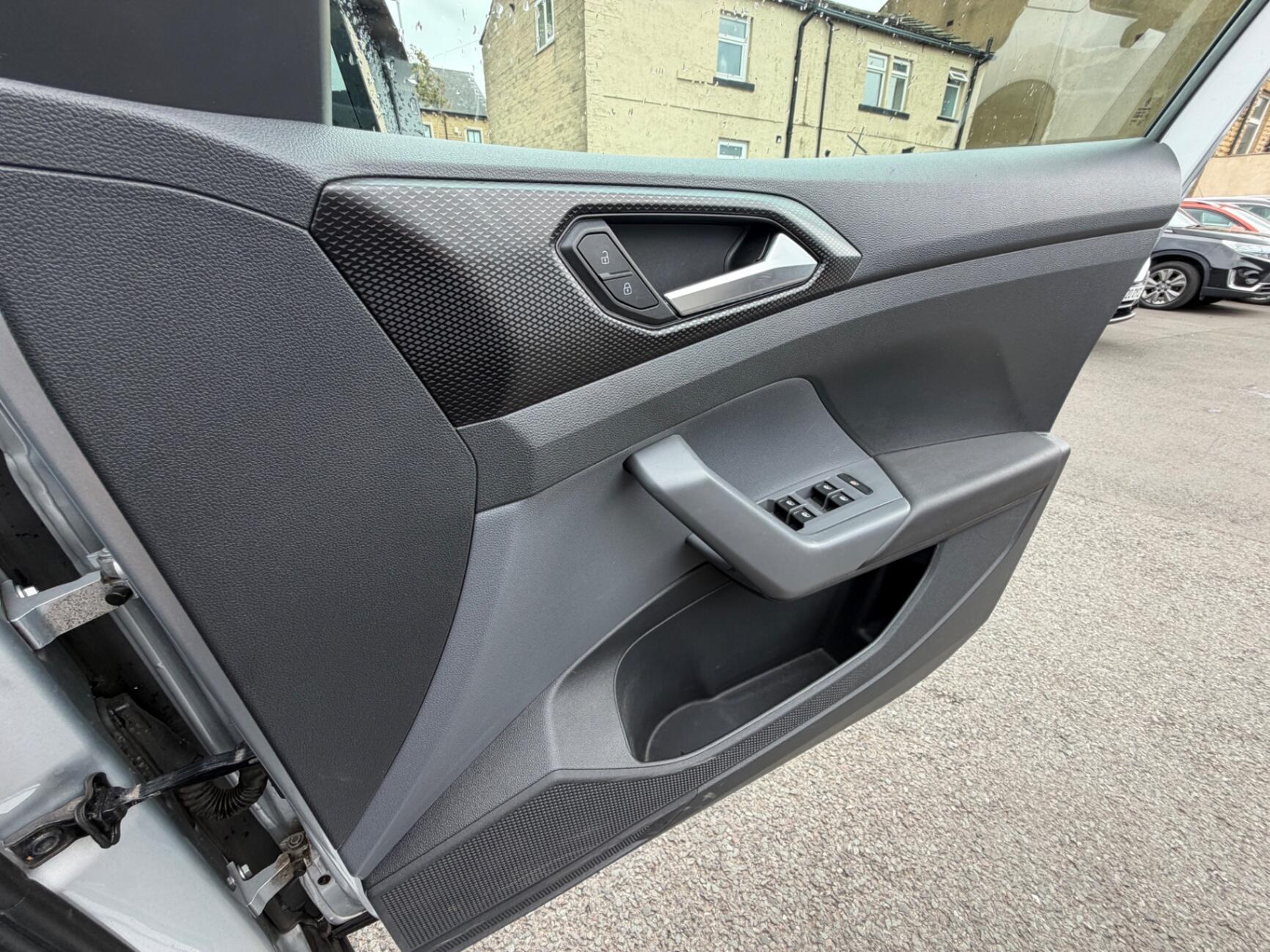 Volkswagen T-Cross view 21