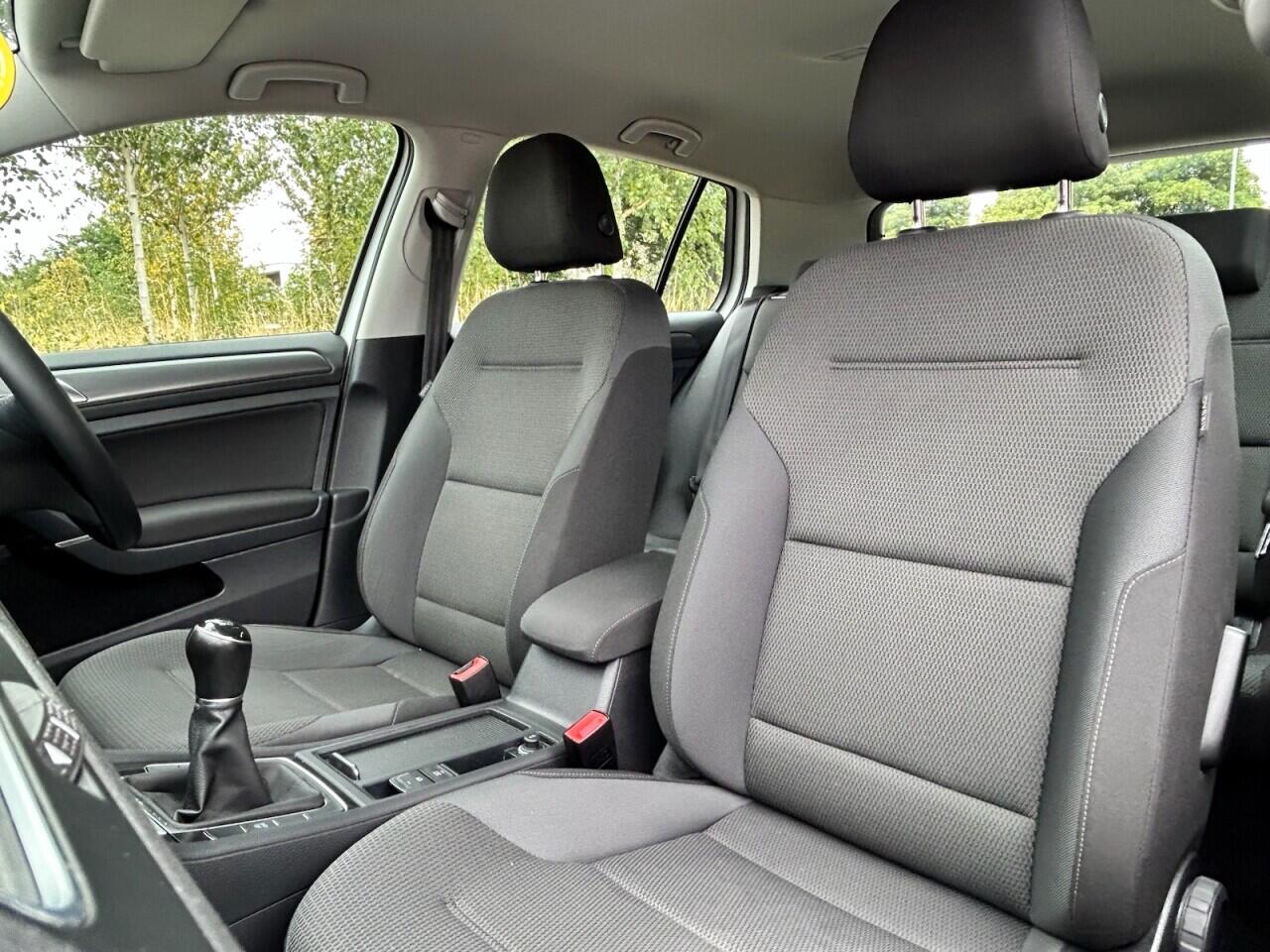 Volkswagen Golf view 23