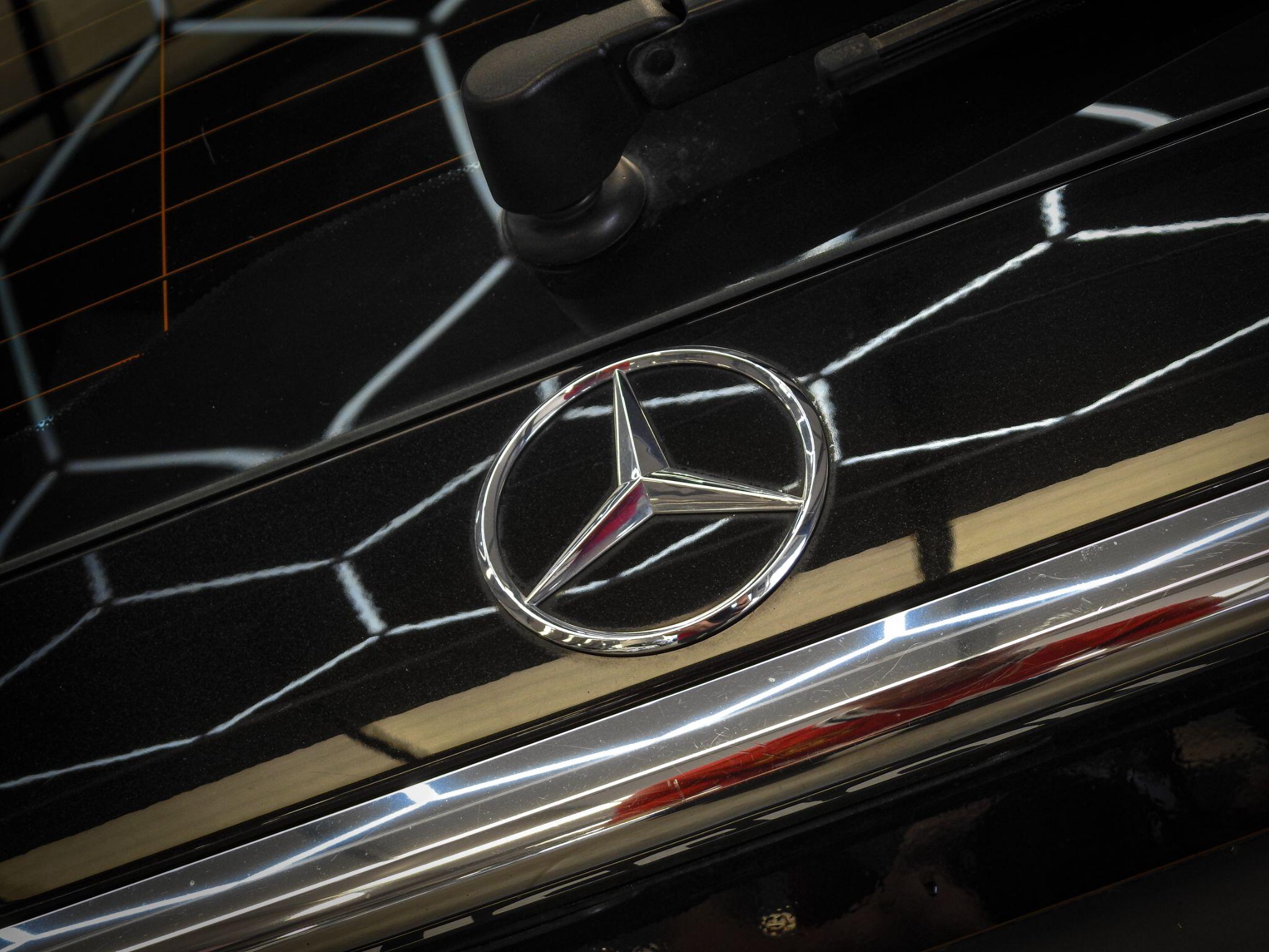 Mercedes-Benz E-Class view 19