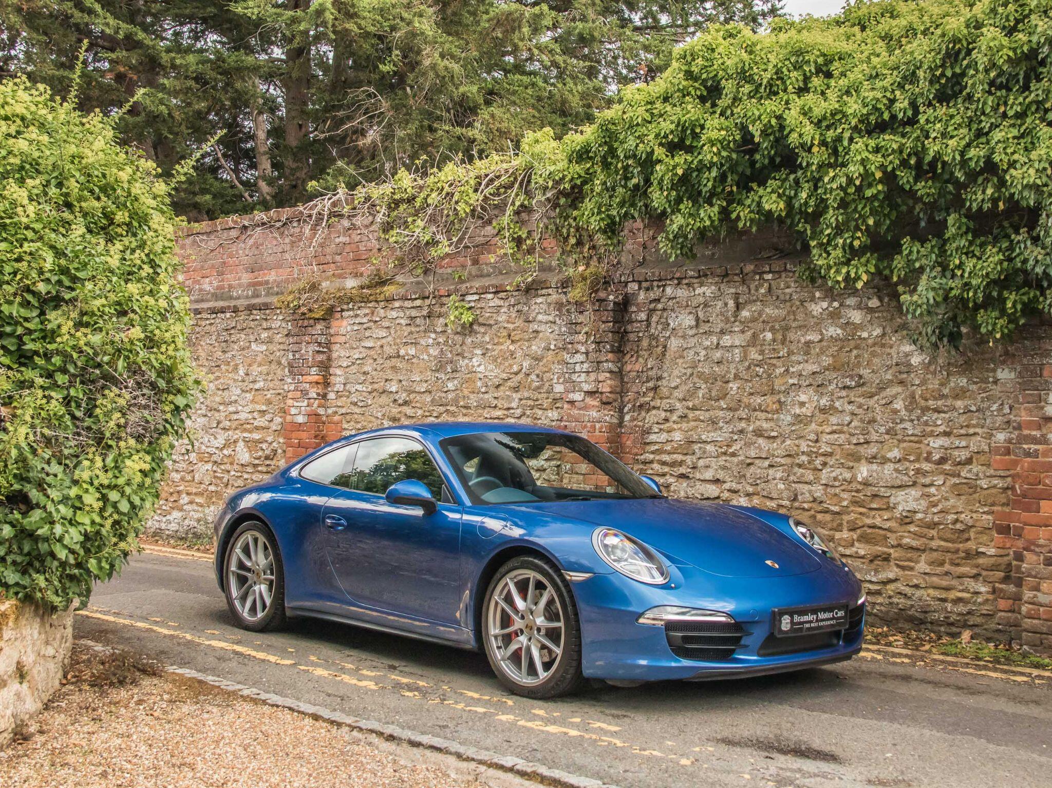 Porsche 911 view 12