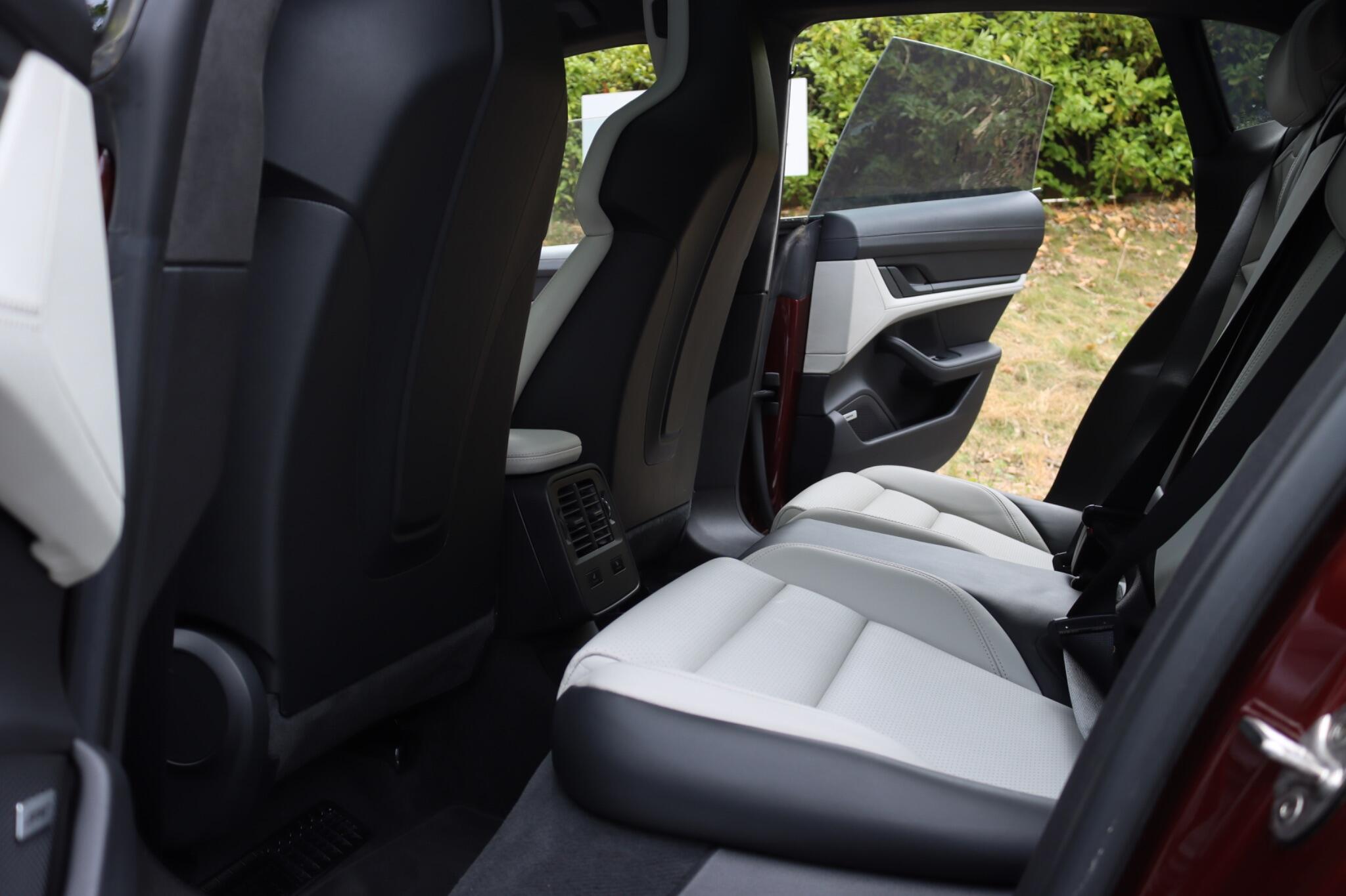 Porsche Taycan view 26