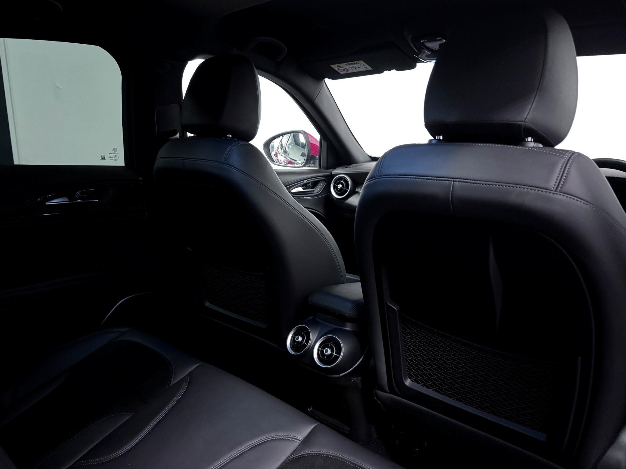 Alfa Romeo Stelvio view 12