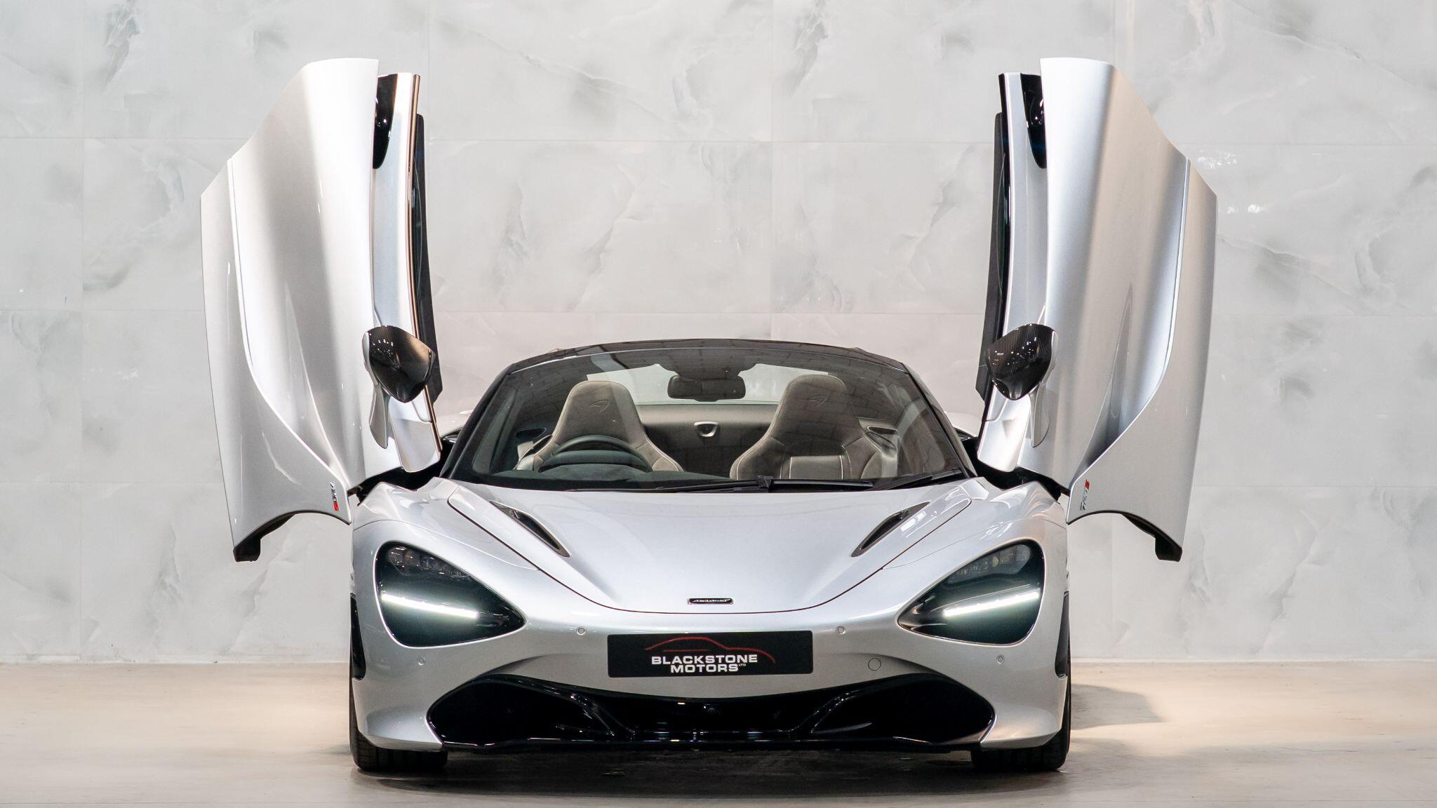 Mclaren 720s view 4