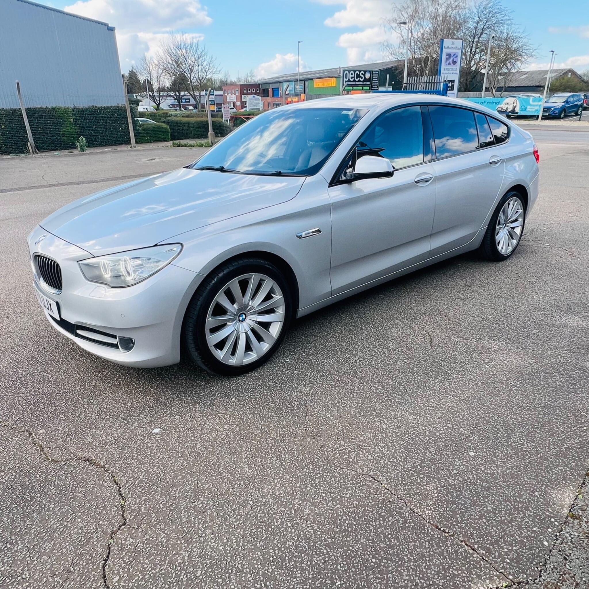 BMW 5 Series view 6