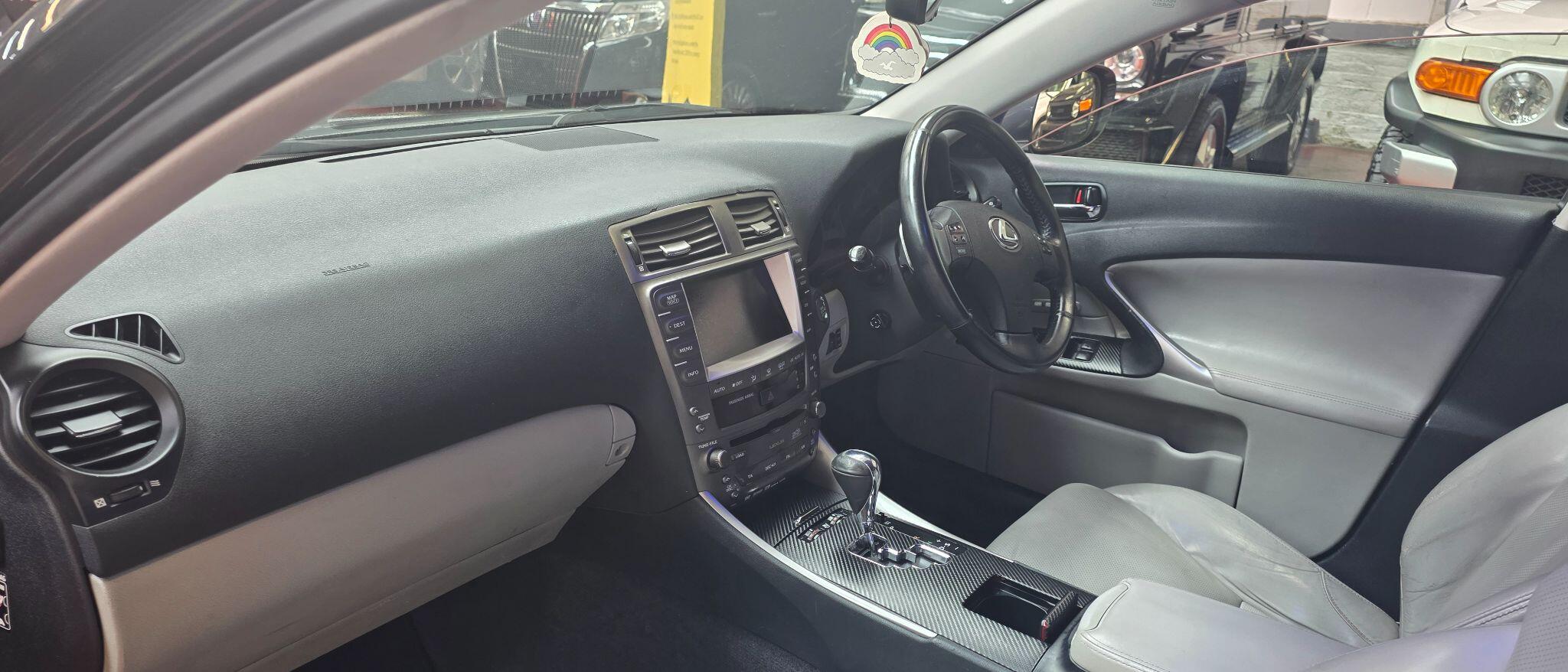 Lexus IS view 13