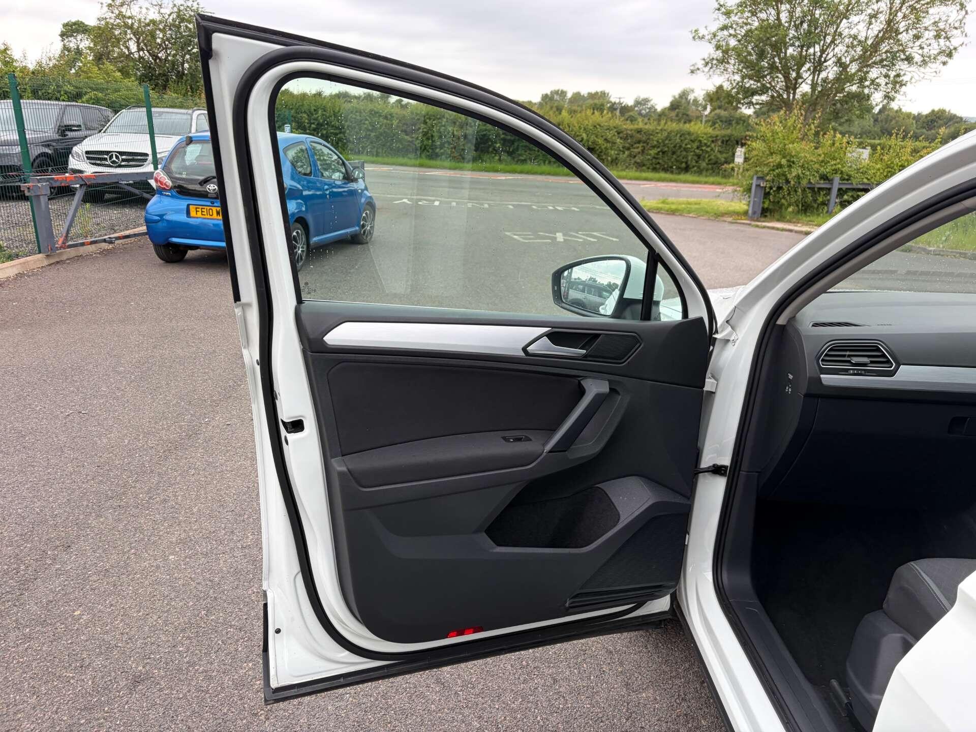Volkswagen Tiguan view 14