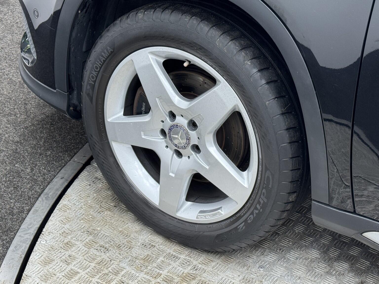 Mercedes-Benz GLA view 28