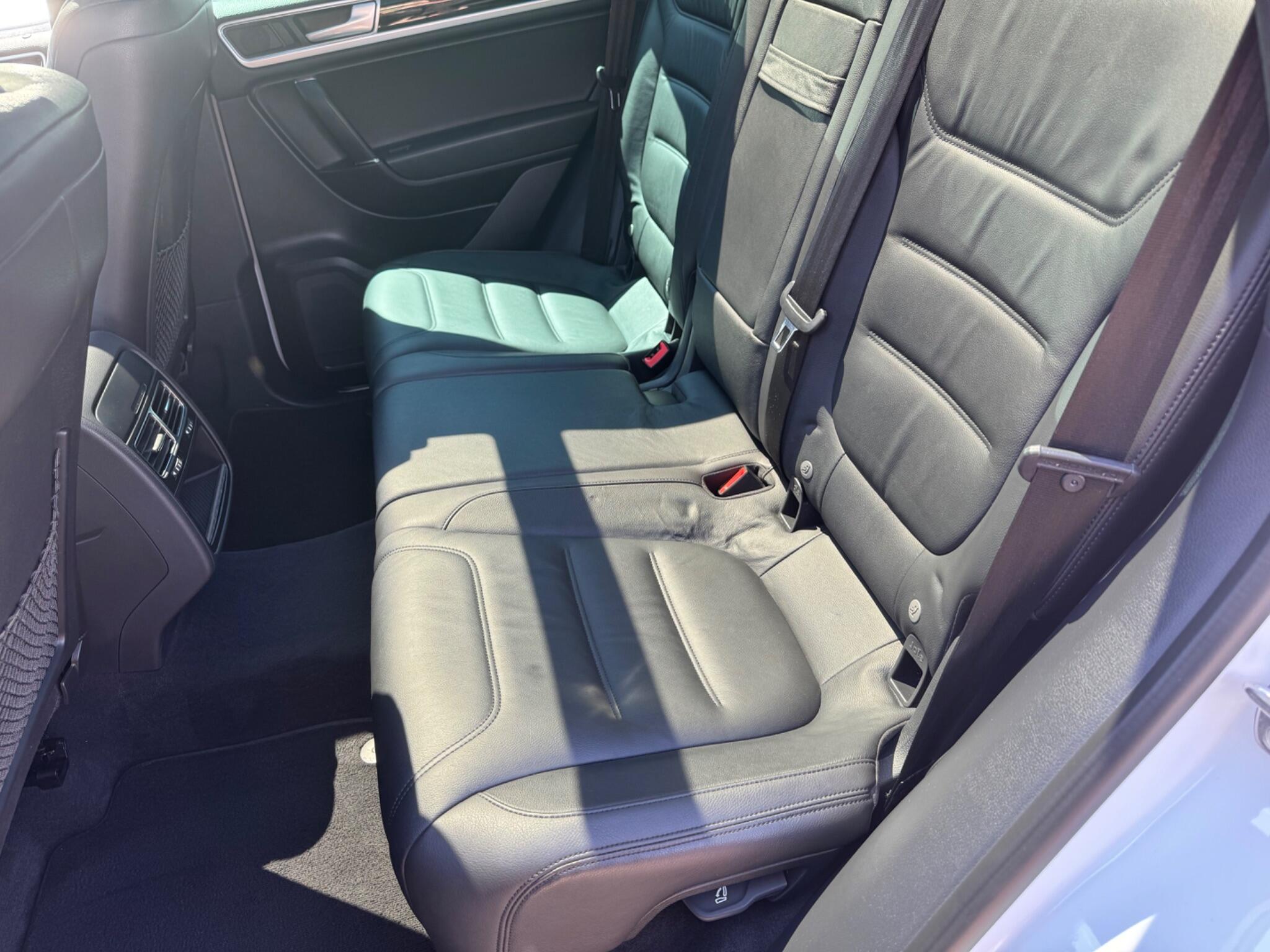 Volkswagen Touareg view 21