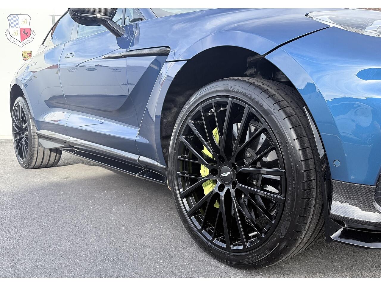 Aston Martin DBX view 11