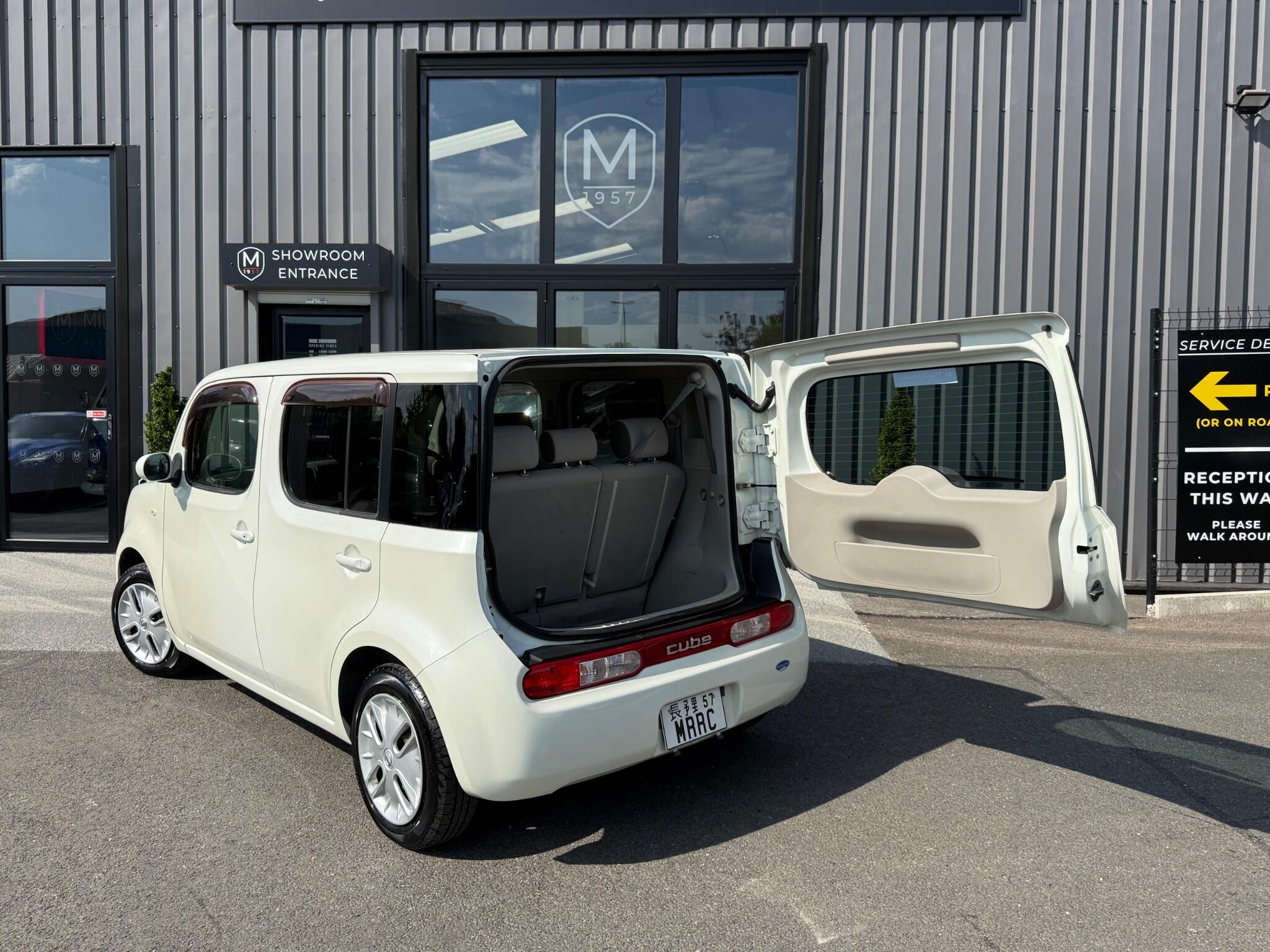 Nissan Cube view 5