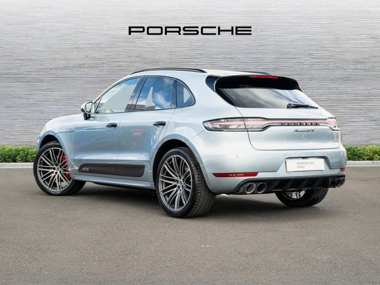 Porsche Macan view 3