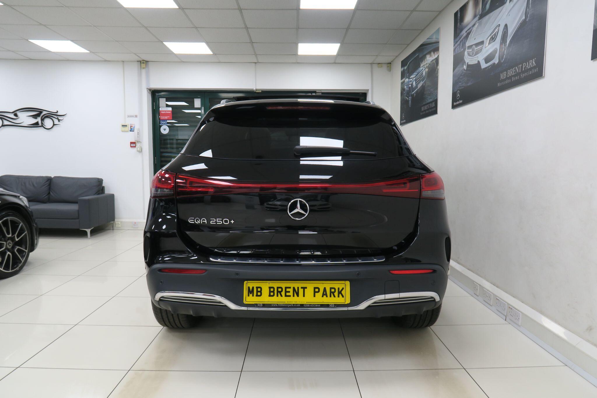 Mercedes-Benz 250 view 6