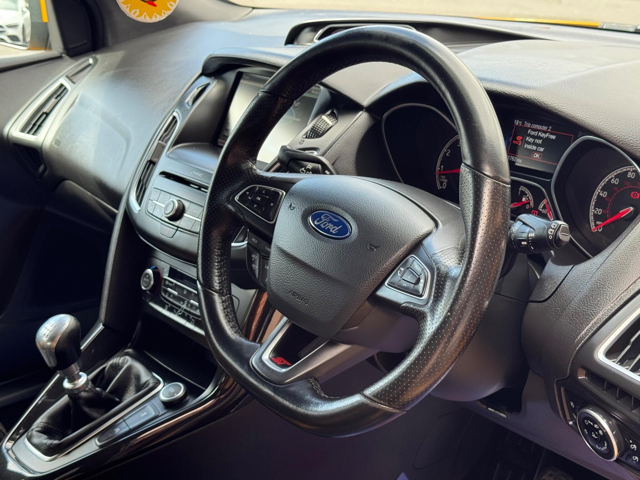 Ford Focus view 14