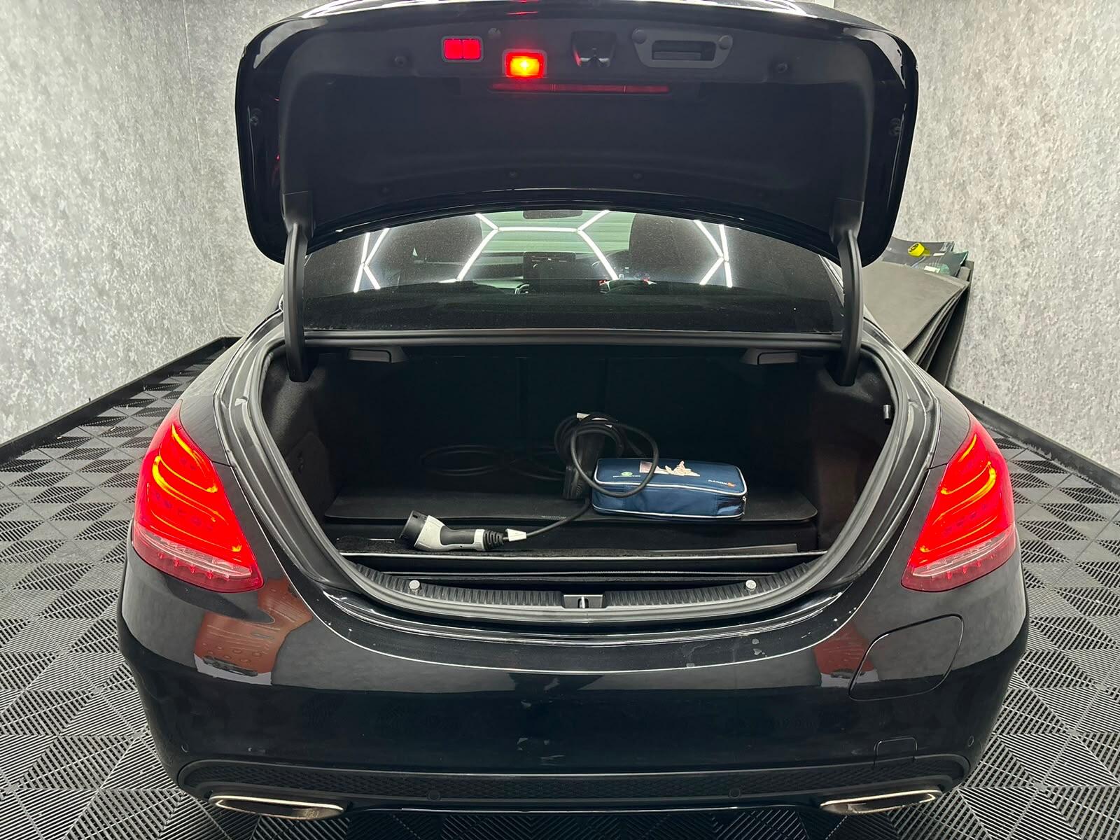 Mercedes-Benz C Class view 28