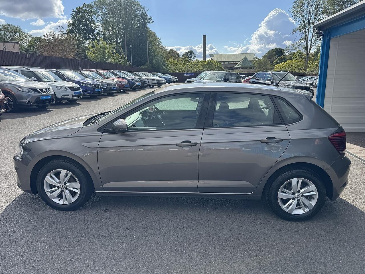 Volkswagen Polo view 9