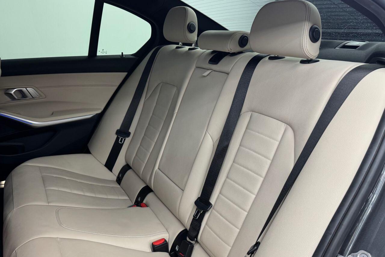 BMW 3 Series view 49