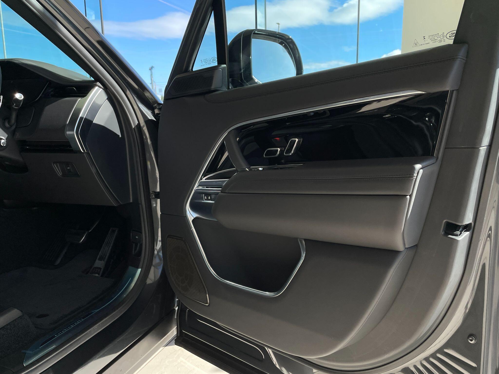 Land Rover Range Rover view 25