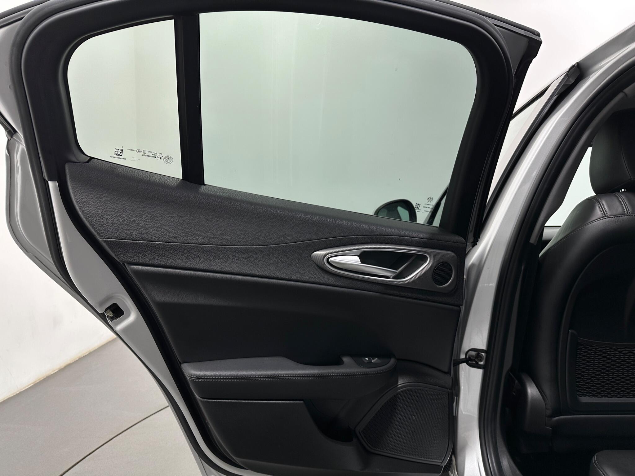 Alfa Romeo Giulia view 38