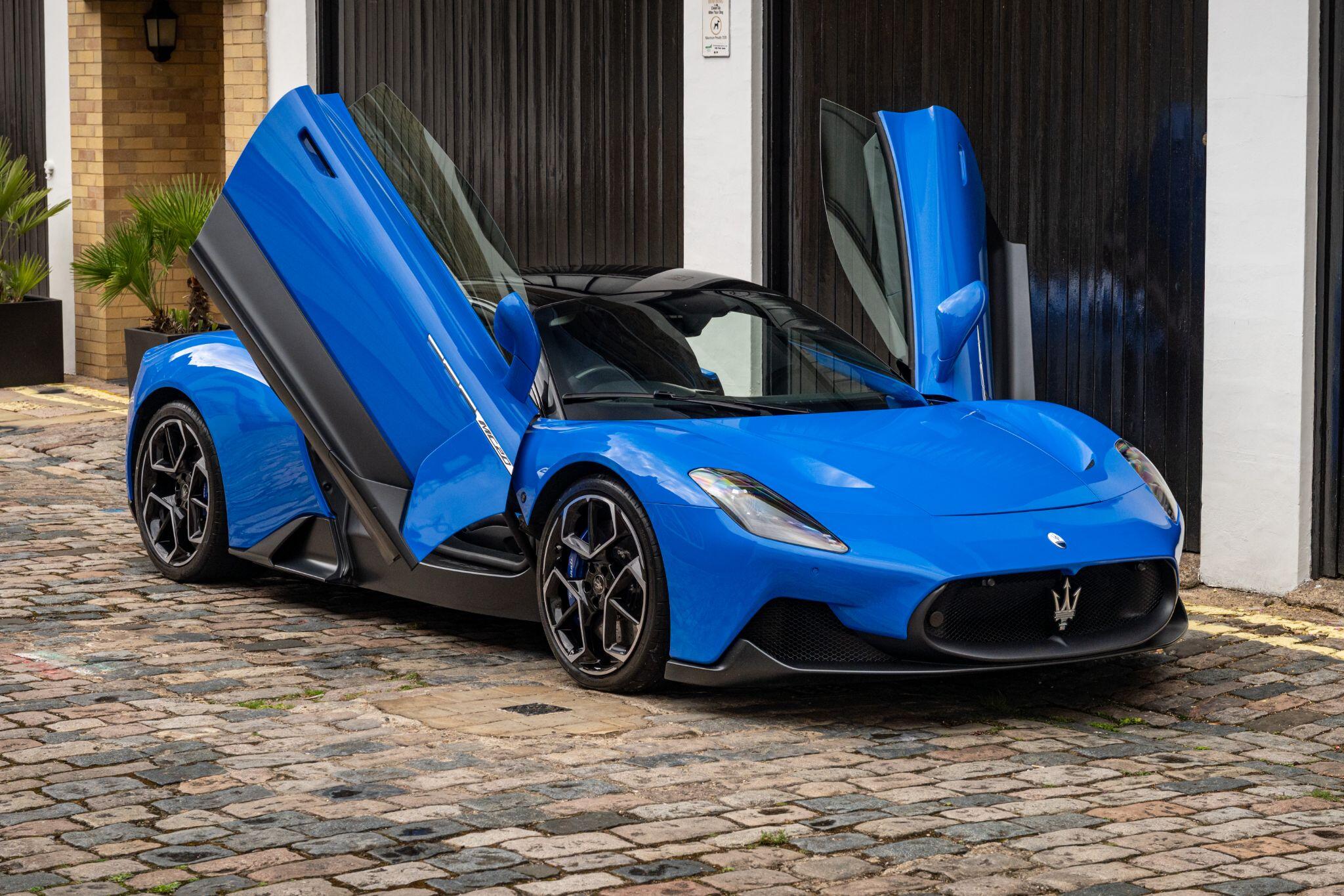 Maserati MC20 view 8