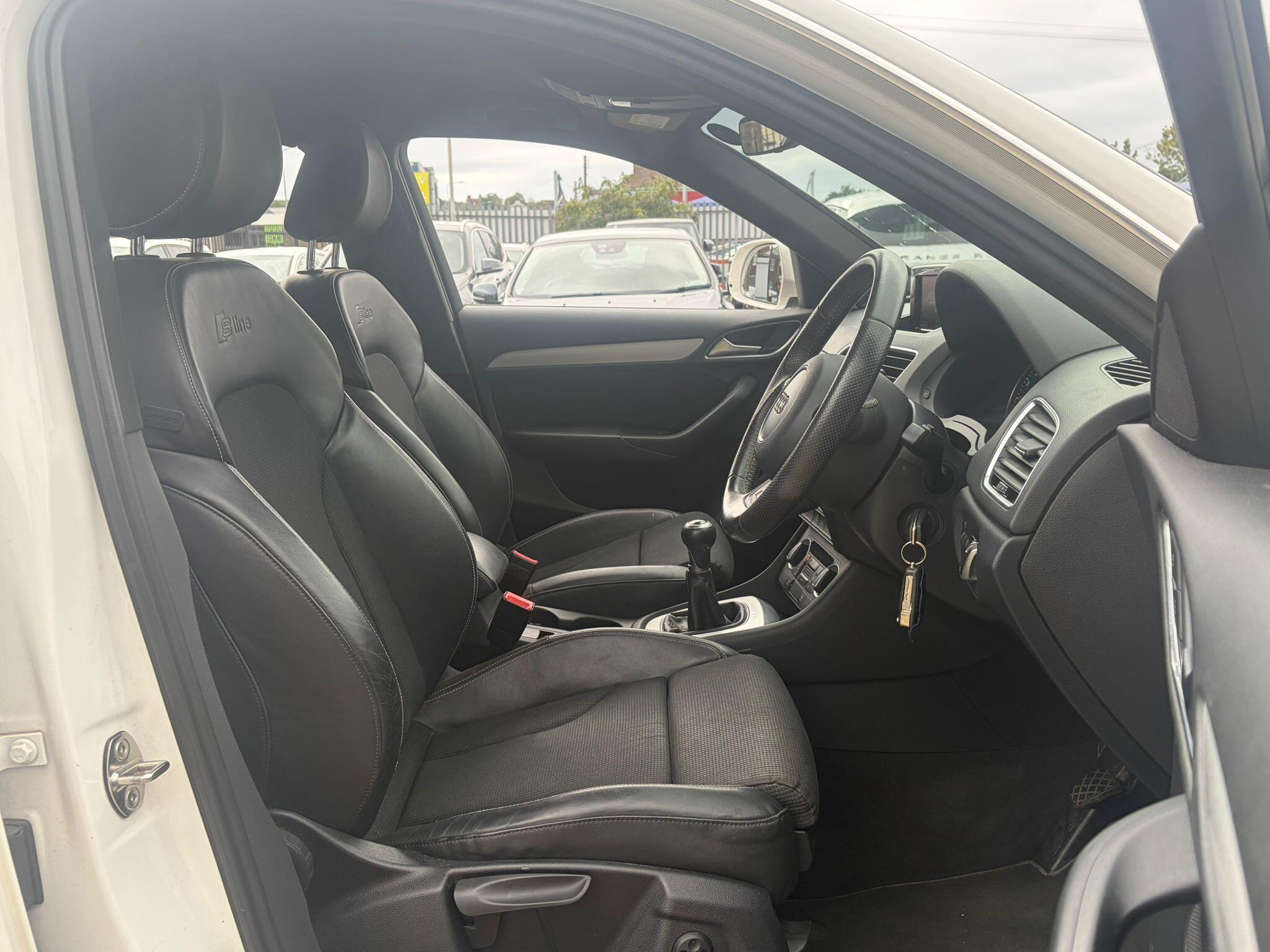 Audi Q3 view 11