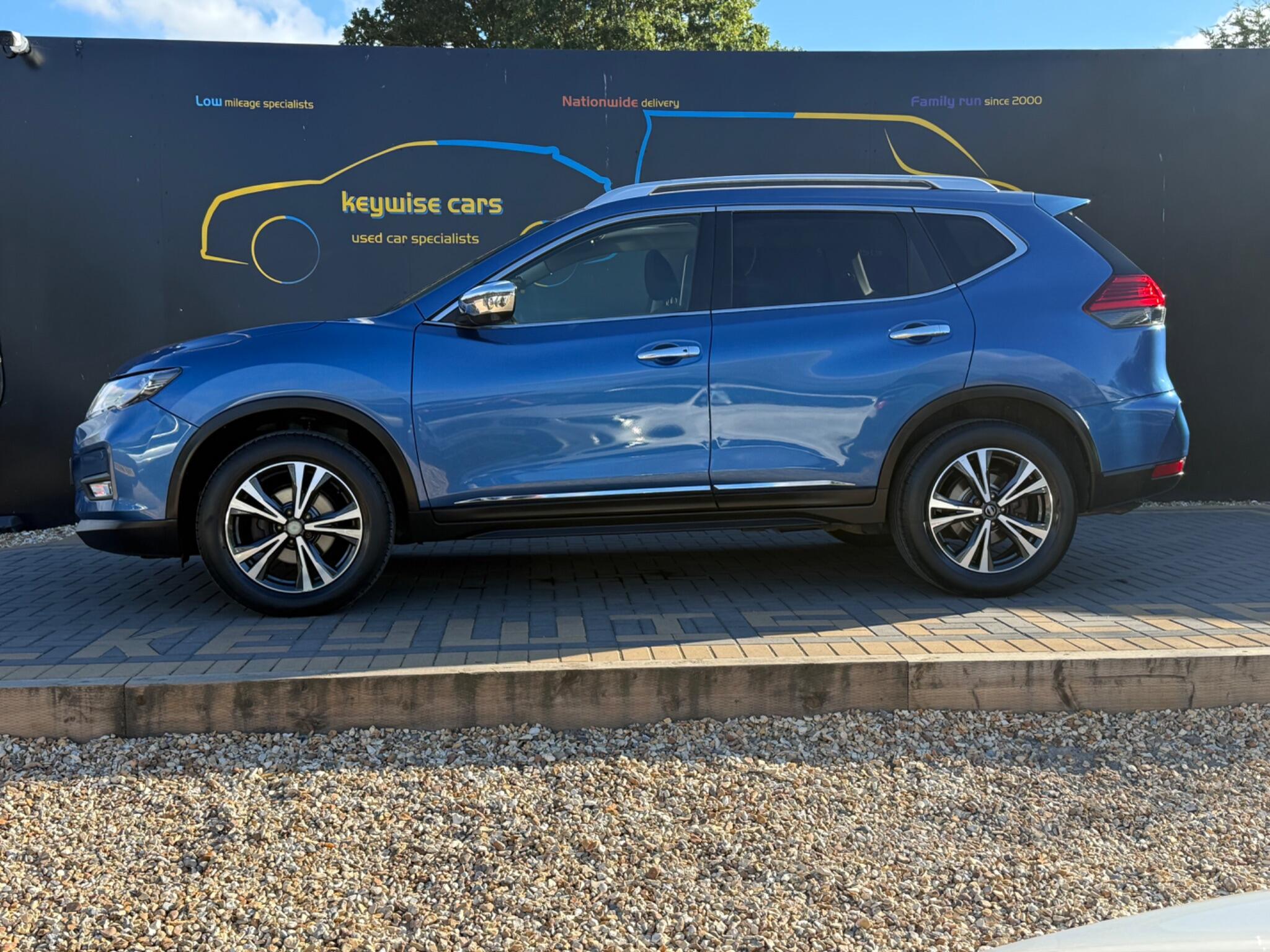Nissan X-Trail view 2