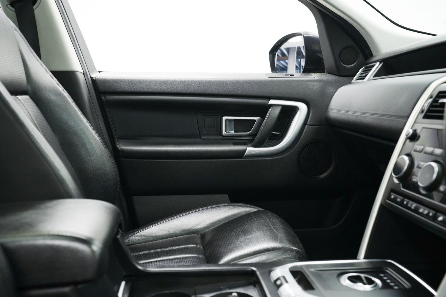Land Rover Discovery Sport view 22