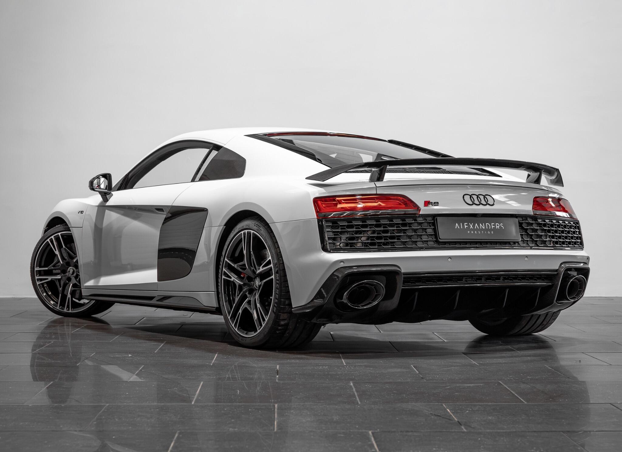 Audi R8 view 8