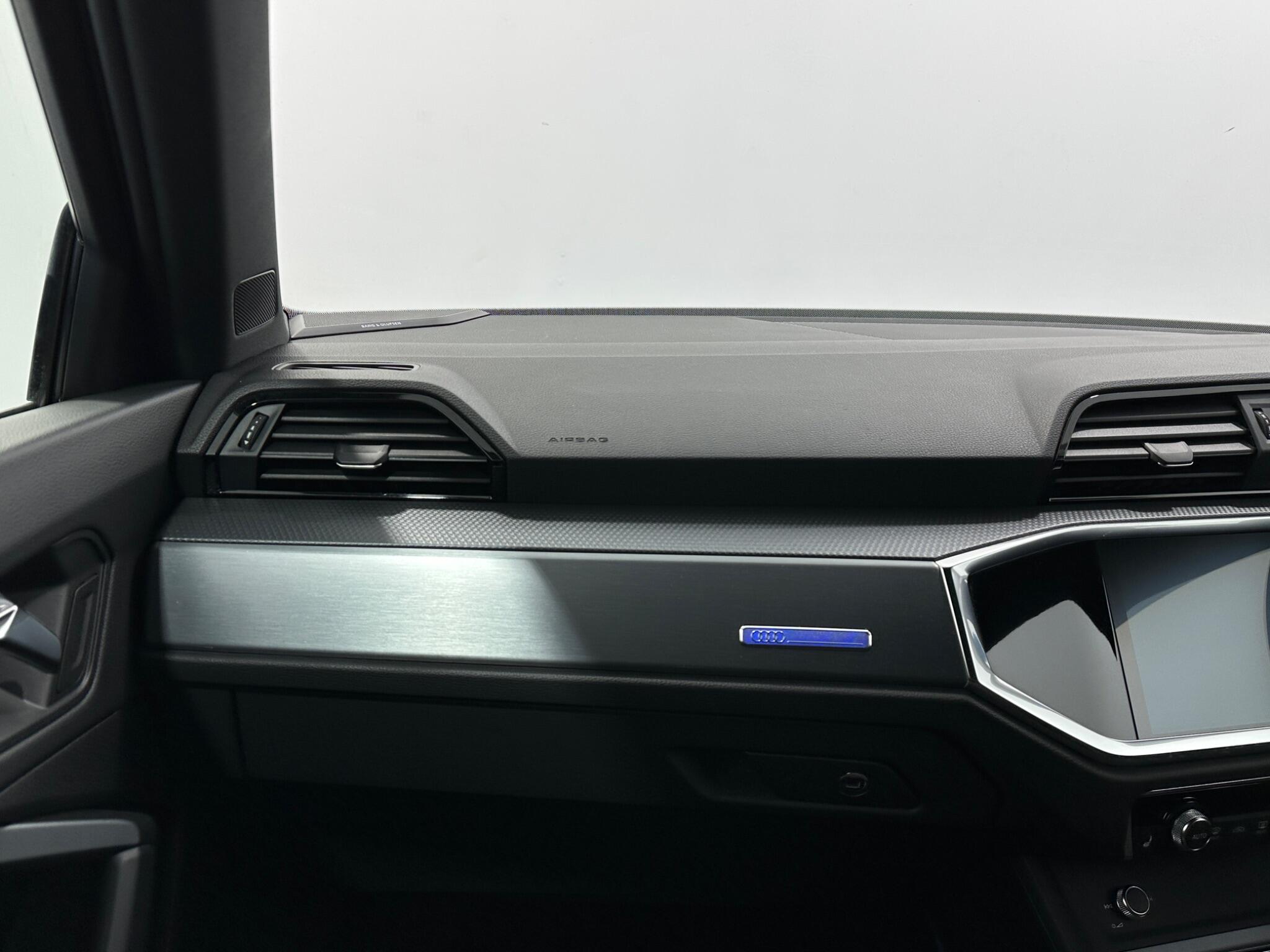 Audi Q3 view 29