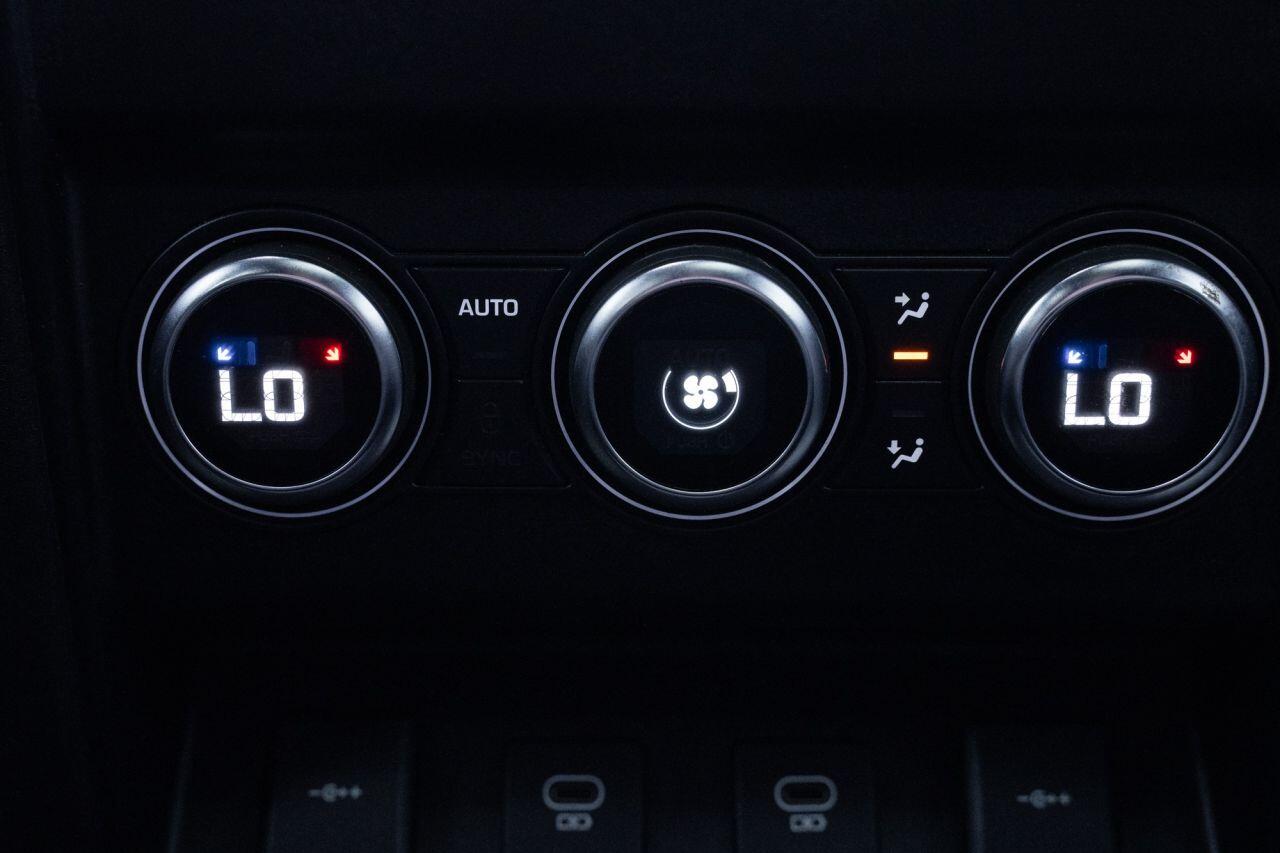 Land Rover Defender view 26