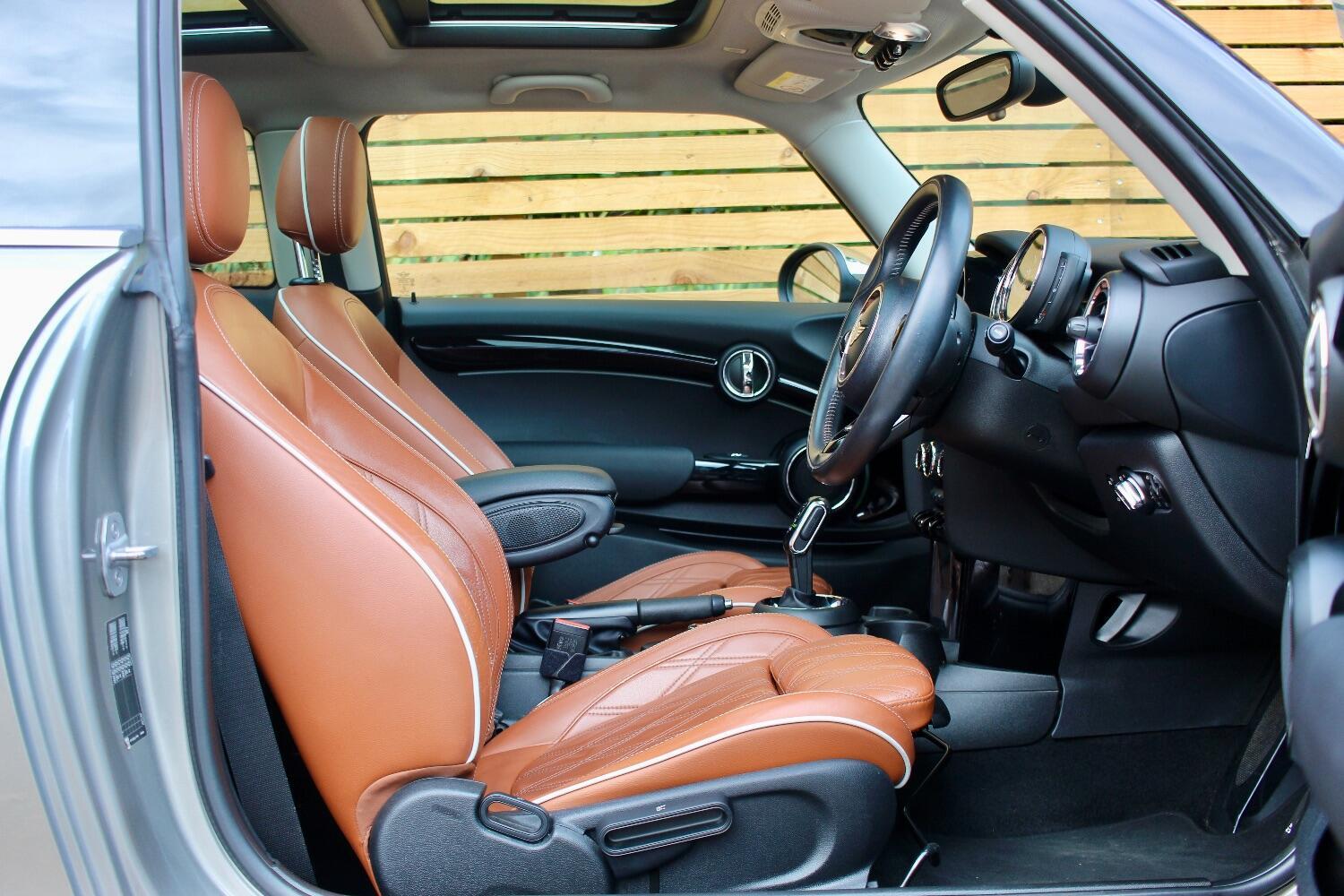 Mini Hatch view 7