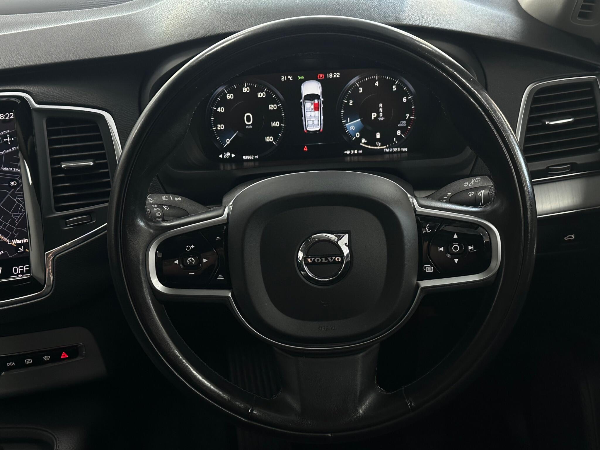 Volvo XC90 view 18