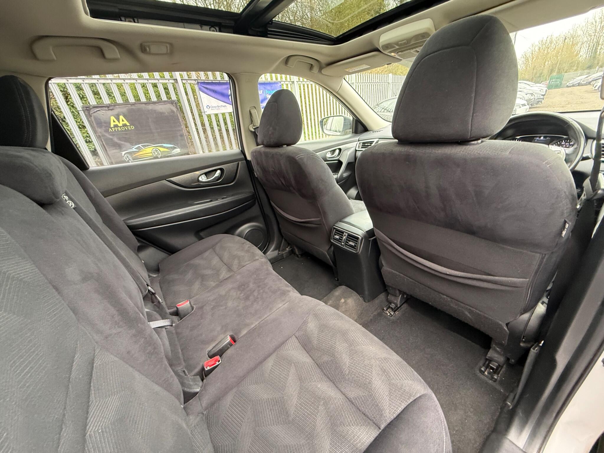 2017 Nissan X-Trail image 25
