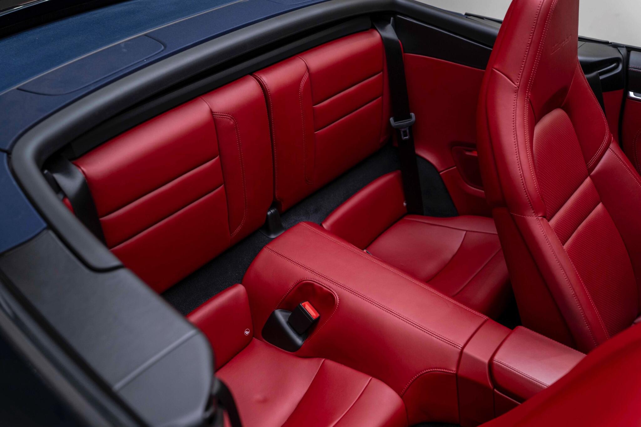 Porsche 911 view 39