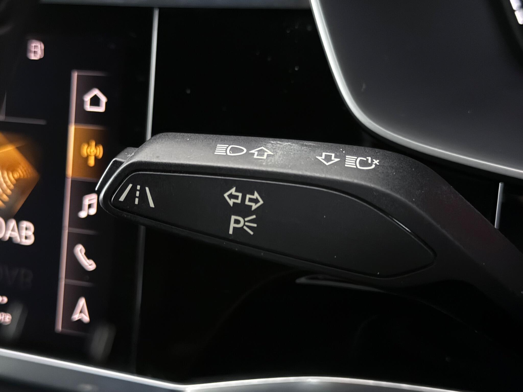 Audi Q3 view 16