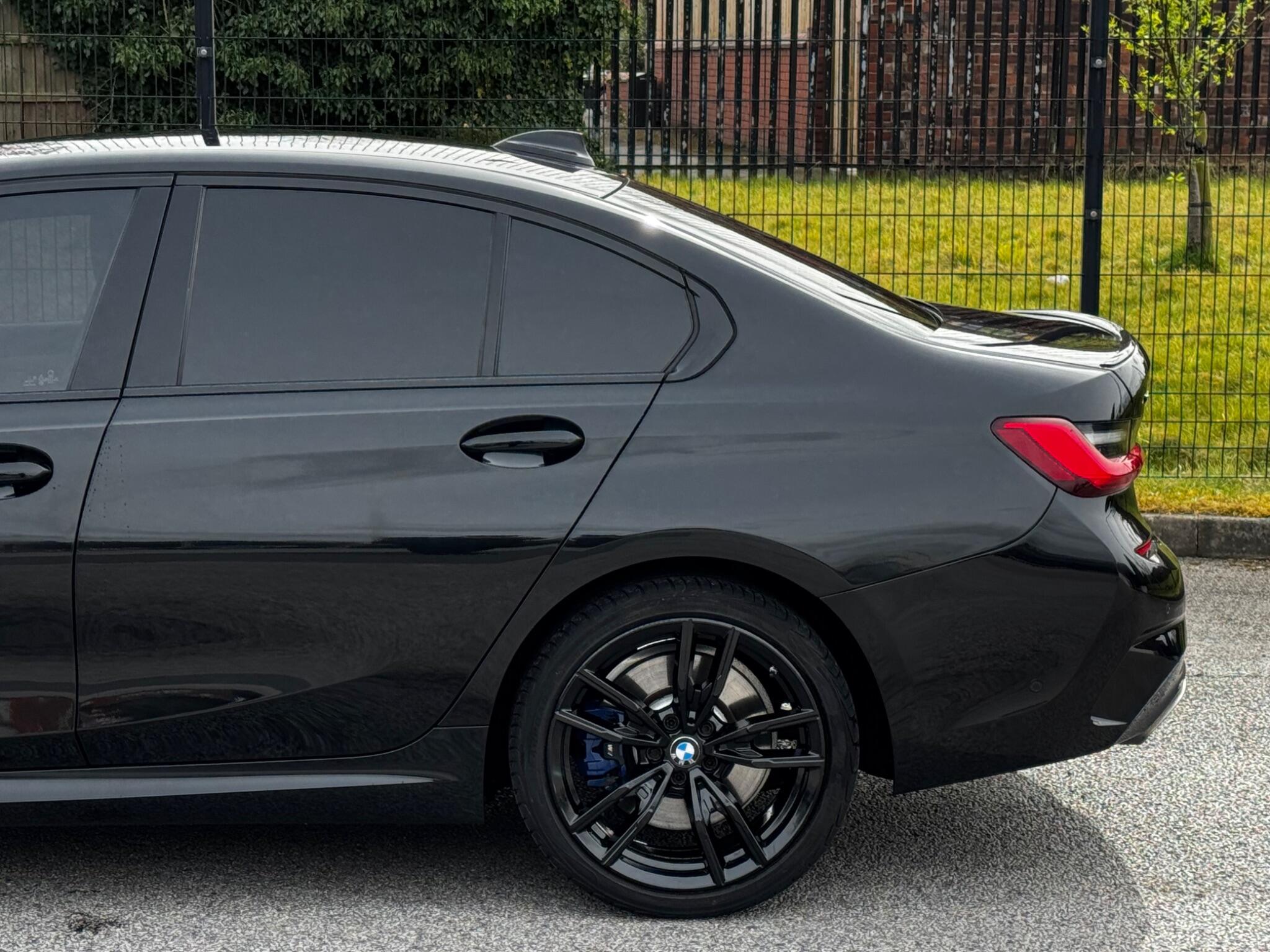 BMW 3 Series view 16