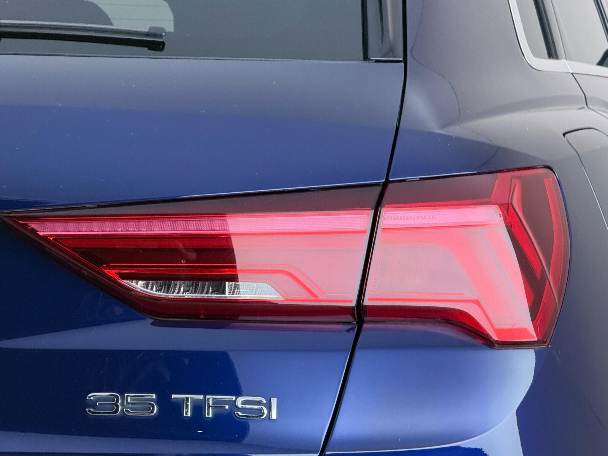 Audi Q3 view 12