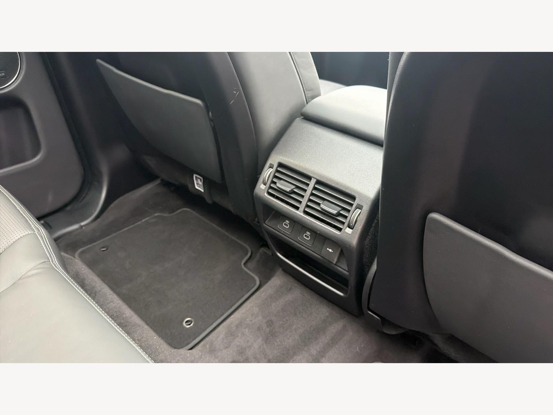 Land Rover Discovery Sport view 22