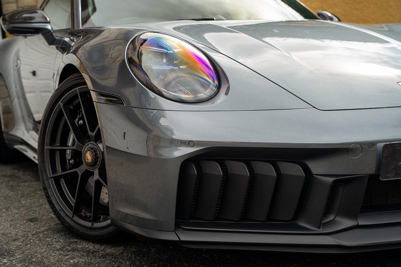 Porsche 911 view 33