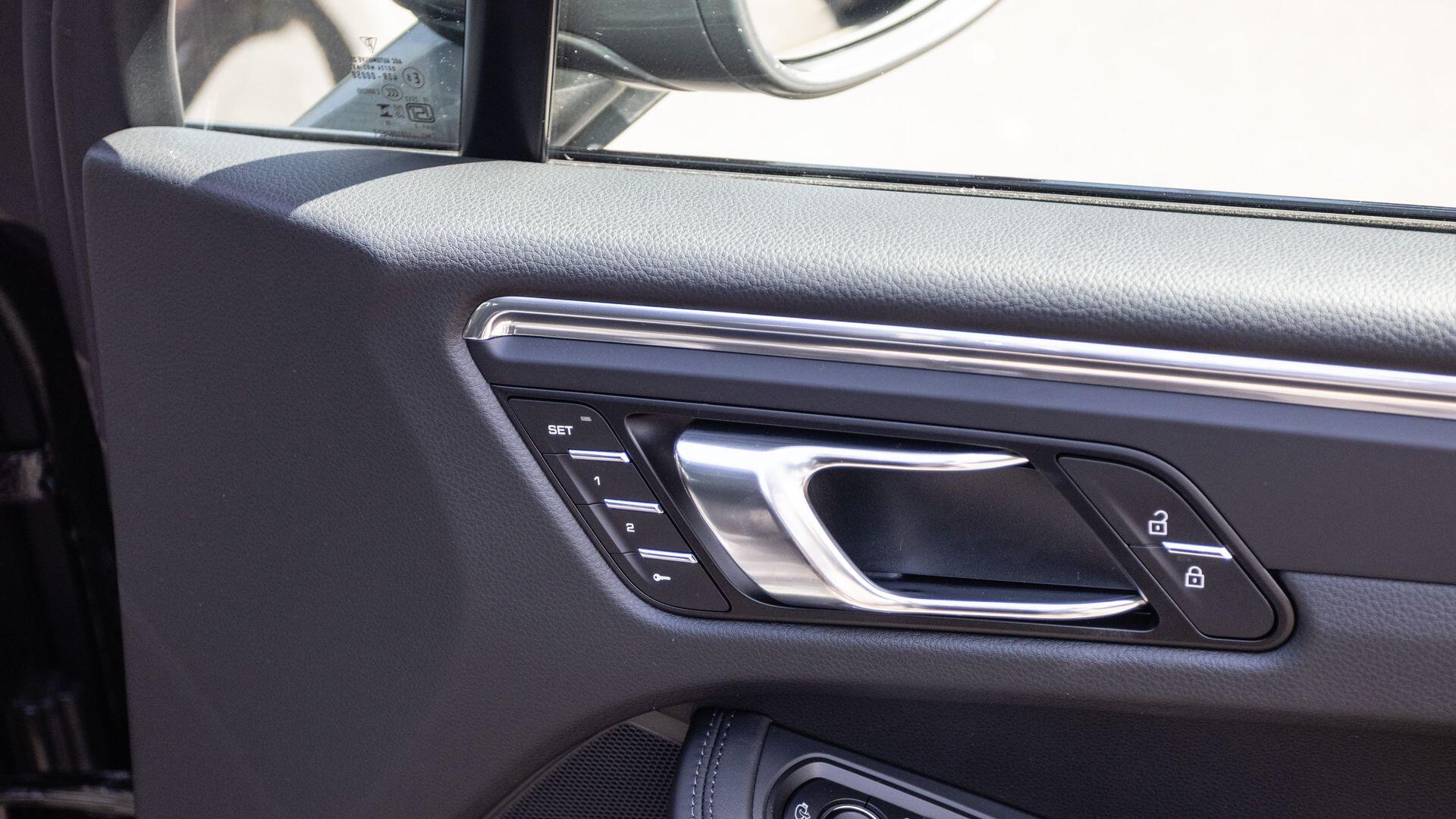 Porsche Macan view 19