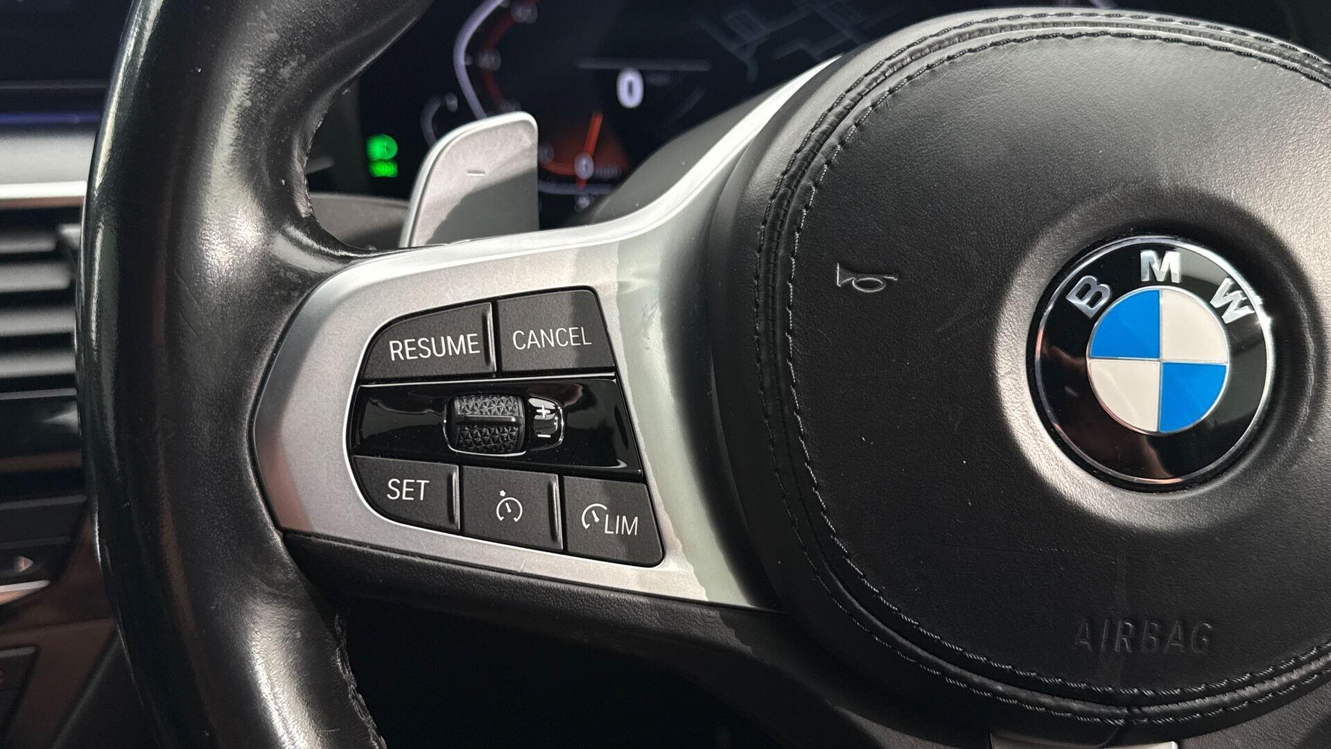BMW 5 Series view 17