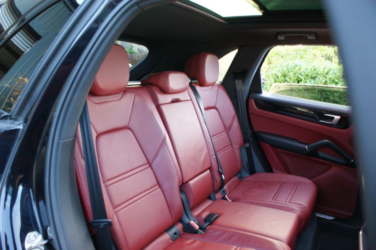 Porsche Cayenne view 41