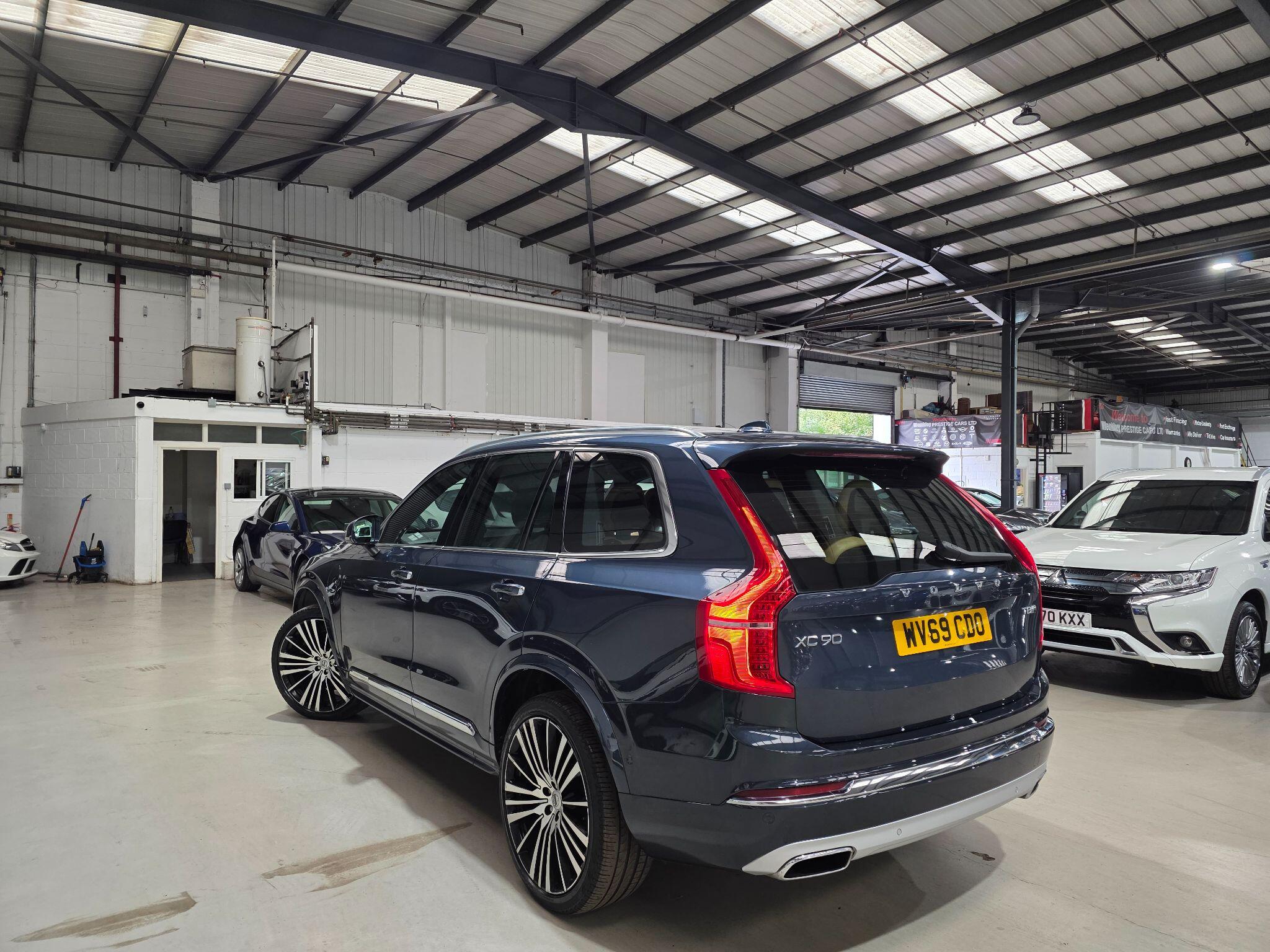 Volvo XC90 view 40