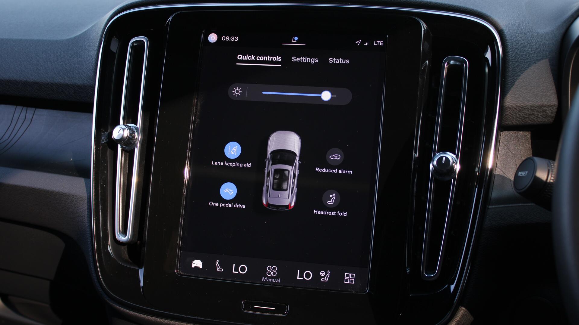 Volvo XC40 view 45