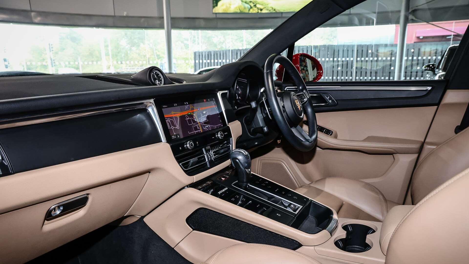 Porsche Macan view 5