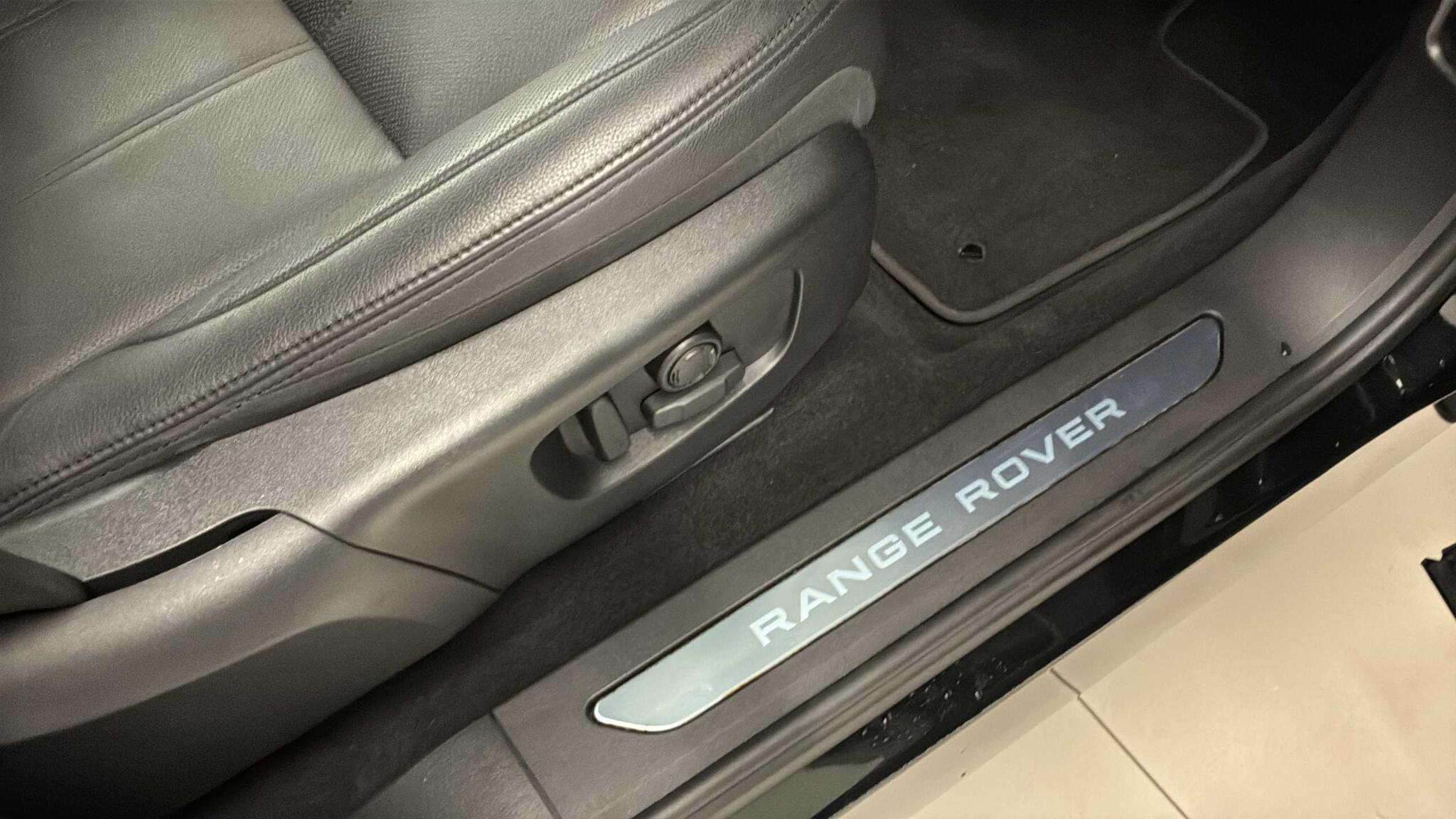 Land Rover Range Rover Evoque view 34