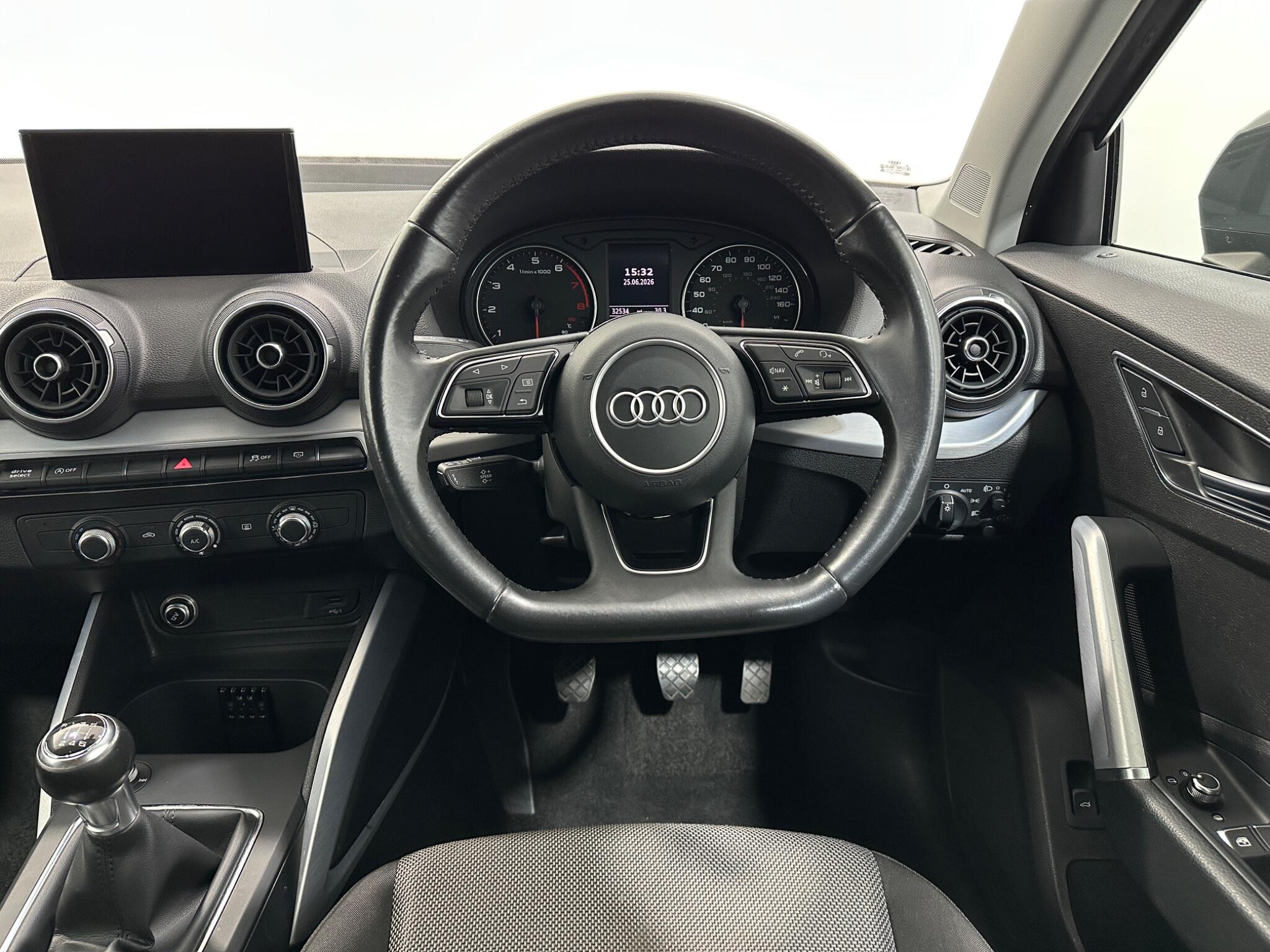 Audi Q2 view 13