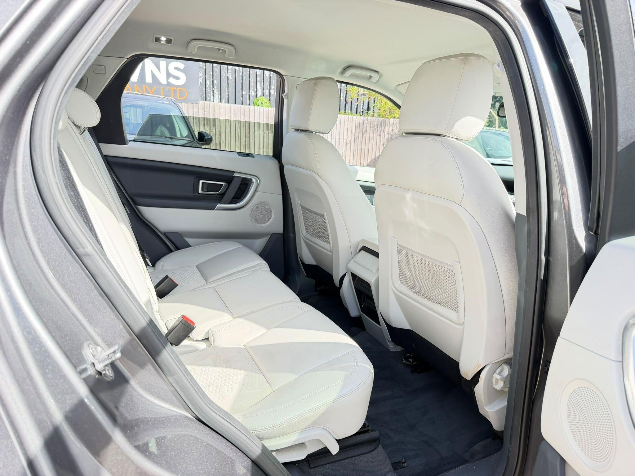 Land Rover Discovery Sport view 16