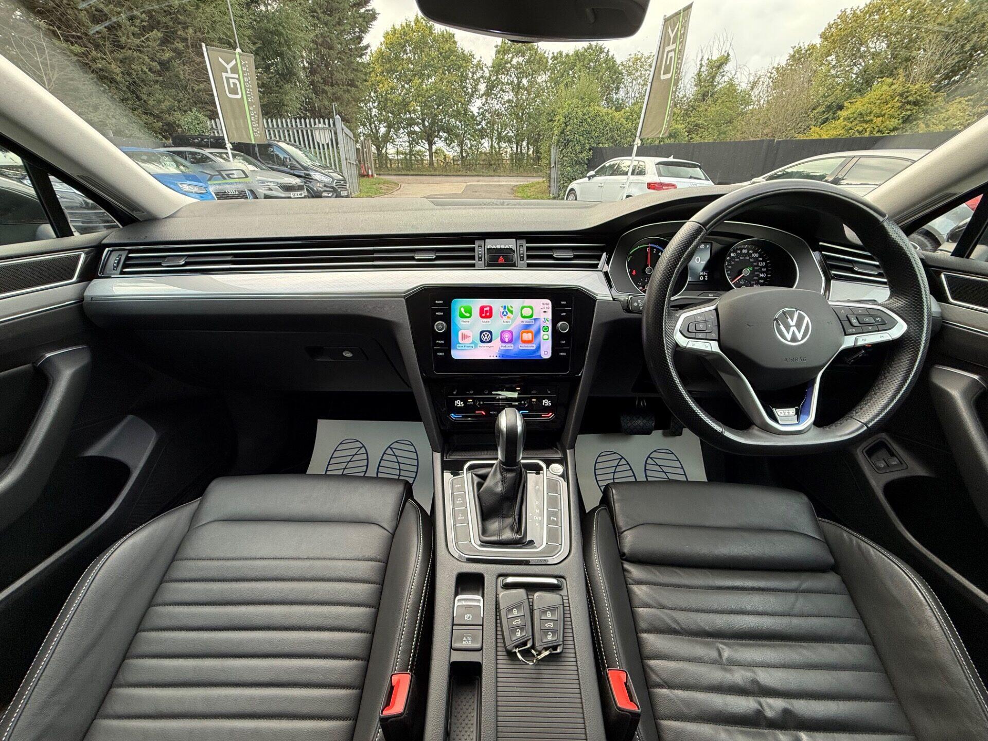 Volkswagen Passat view 13