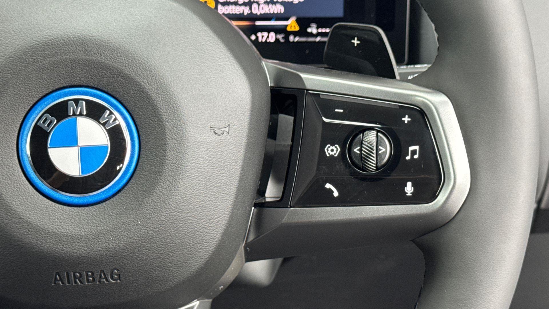 BMW X3 view 21